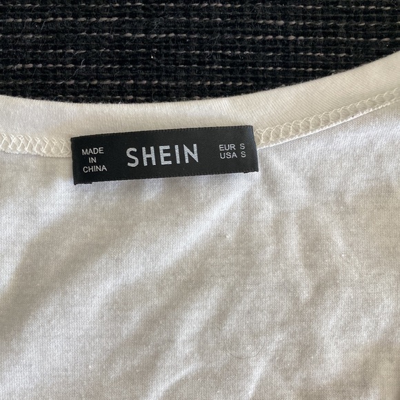 White cropped t-shirt with ruched front and bow from Shein - Picture 2 of 4